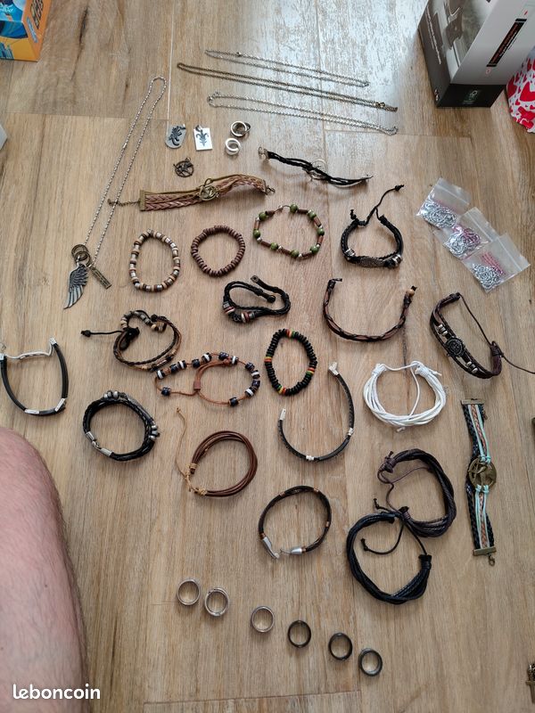 Lot bijoux anciens fantaisie 29 pieces broches,colliers,pendentif