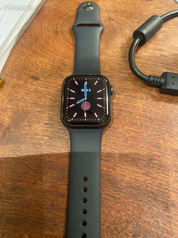 Apple watch SE black /noir GPS (image 2)