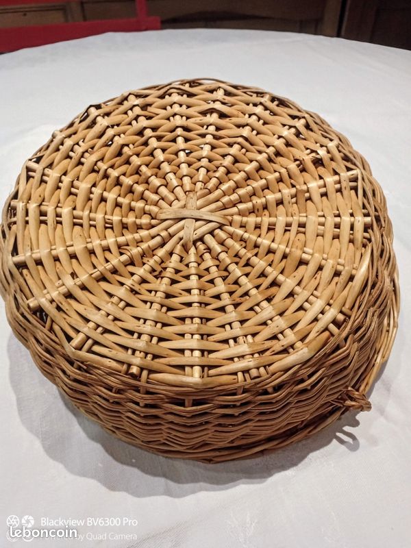 Corbeille en Rotin avec couvercle (image 3)