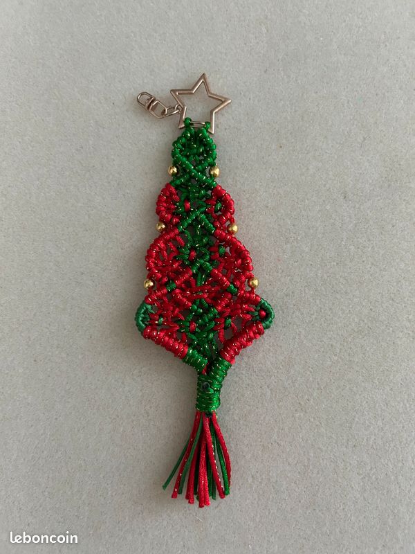 🎄 Porte-clés sapin de Noël en macramé – fait main 🎄 (image 1)
