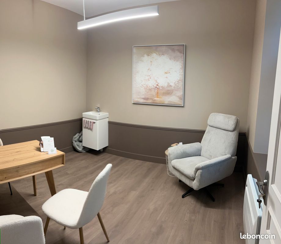 Local commercial 1 pièce 12 m² · à Villers-le-Château · 12 m² · 290 €