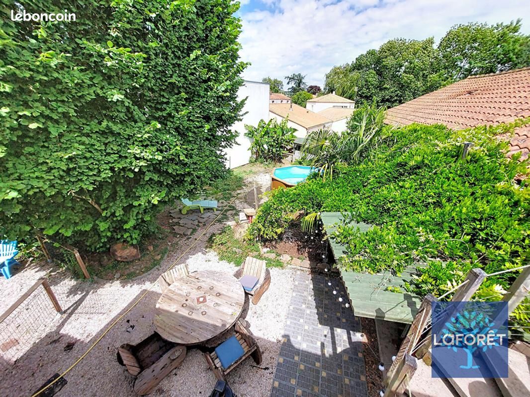 Maison 9 pièces 230 m² · à Chantonnay · 230 m² · 199 900 €