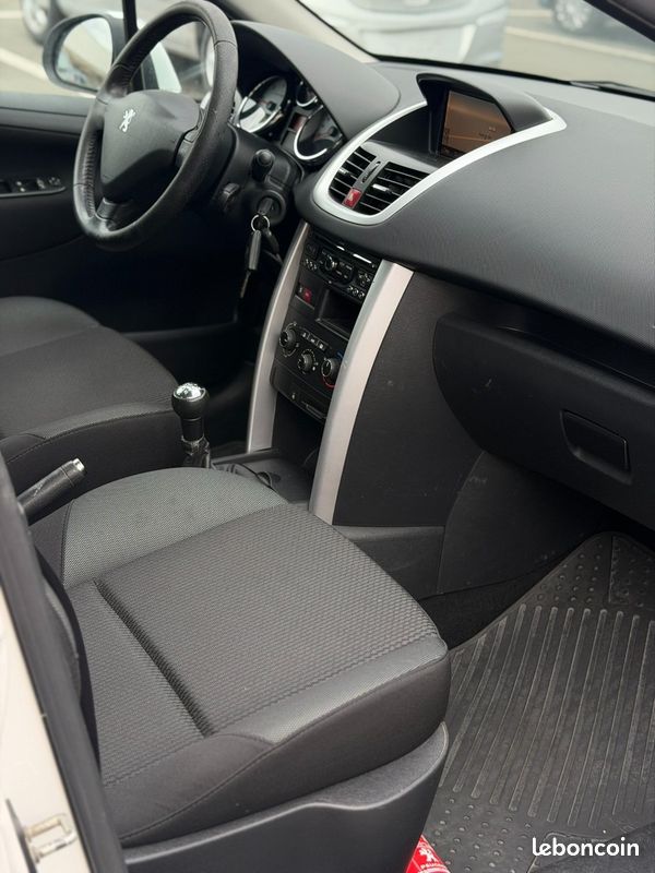 Peugeot 207 FAIBLE KILOMETRAGE CERTIFIER (image 12)