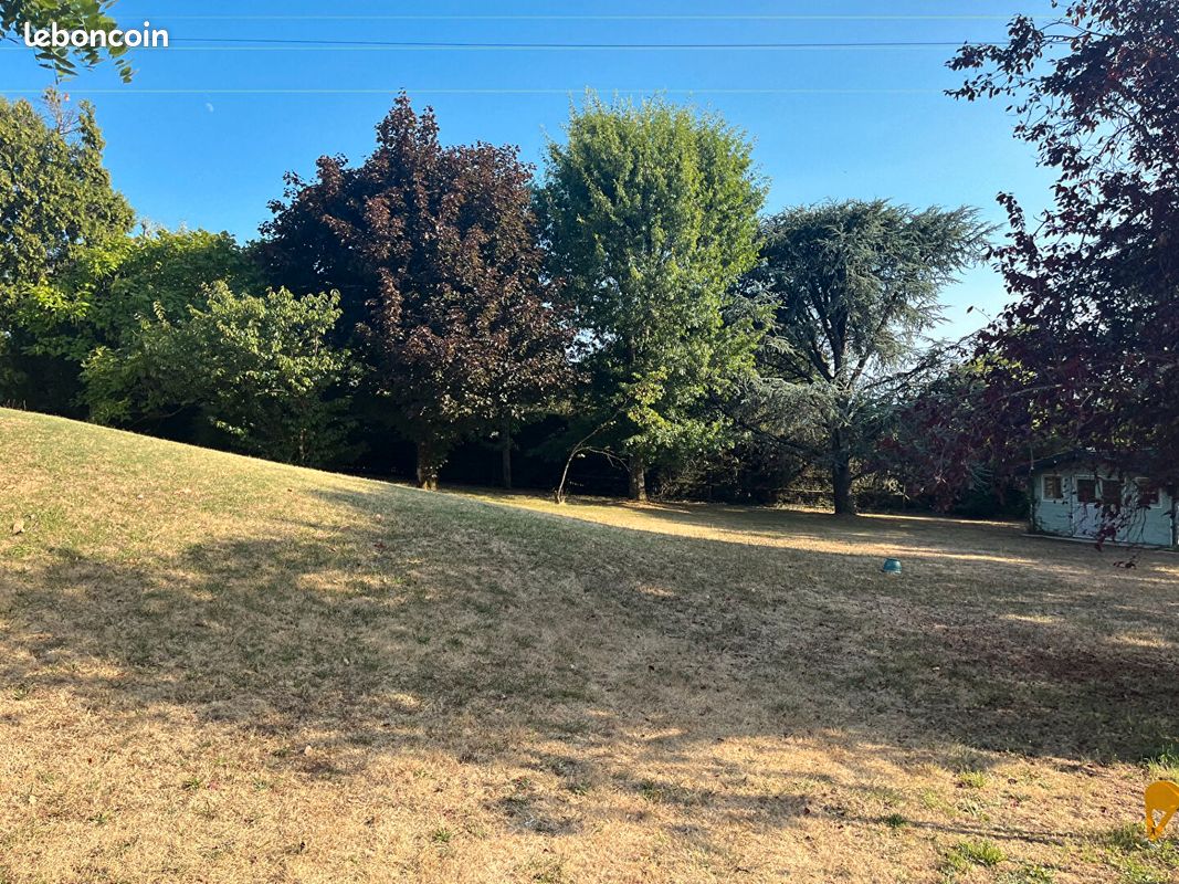 Terrain 1213 m² · à Dardilly · 1 213 m² · 395 000 €