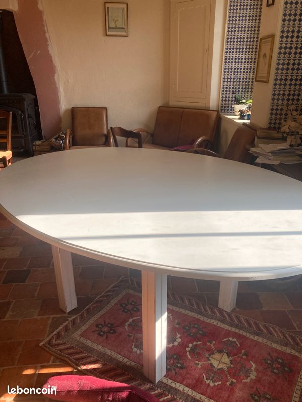 Table ovale bois blanche, 8 personnes (image 1)