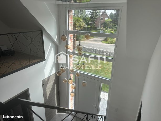 Maison 10 pièces 255 m²