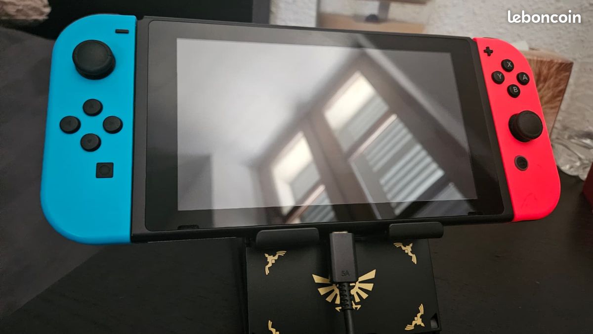 🎮 Nintendo Switch – Très bon état + accessoires + support Zelda 🎮 (image 2)