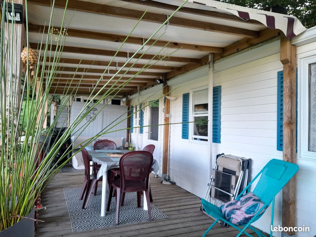 Mobil-home au calme avec beau point de vue dans camping familial avec piscine (image 3)