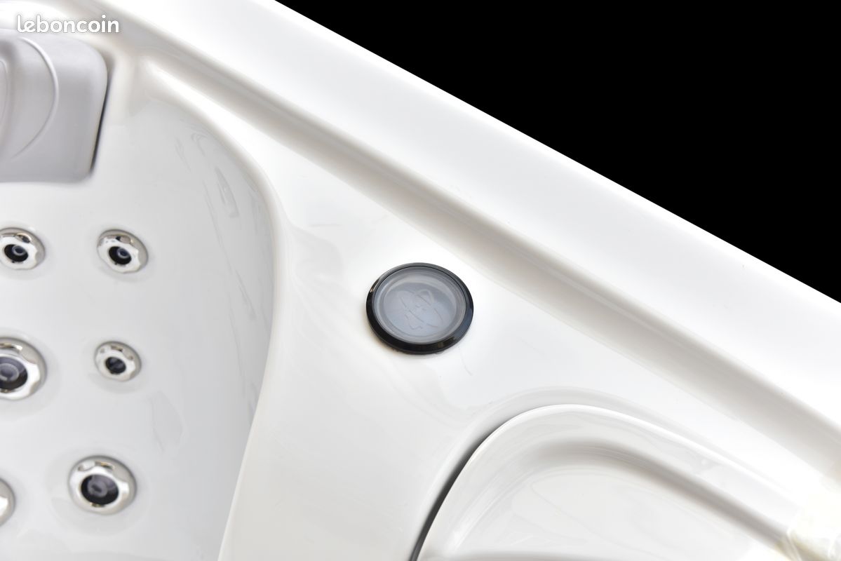 Spa de Nage 5.8m Haut de Gamme – 3 places + nage à contre-courant – Comme neuf (image 7)
