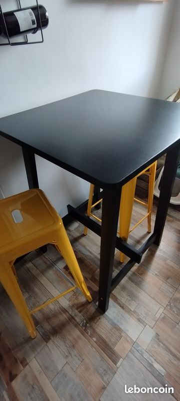 Table haute et tabourets (image 2)