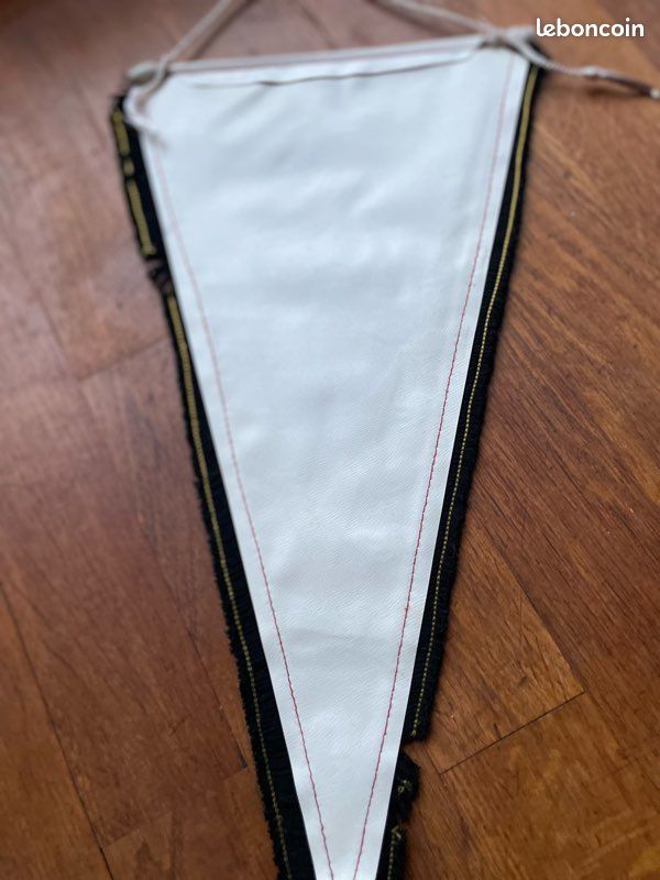 Fanion/pennant de Newcastle United FC de 1977 (image 2)