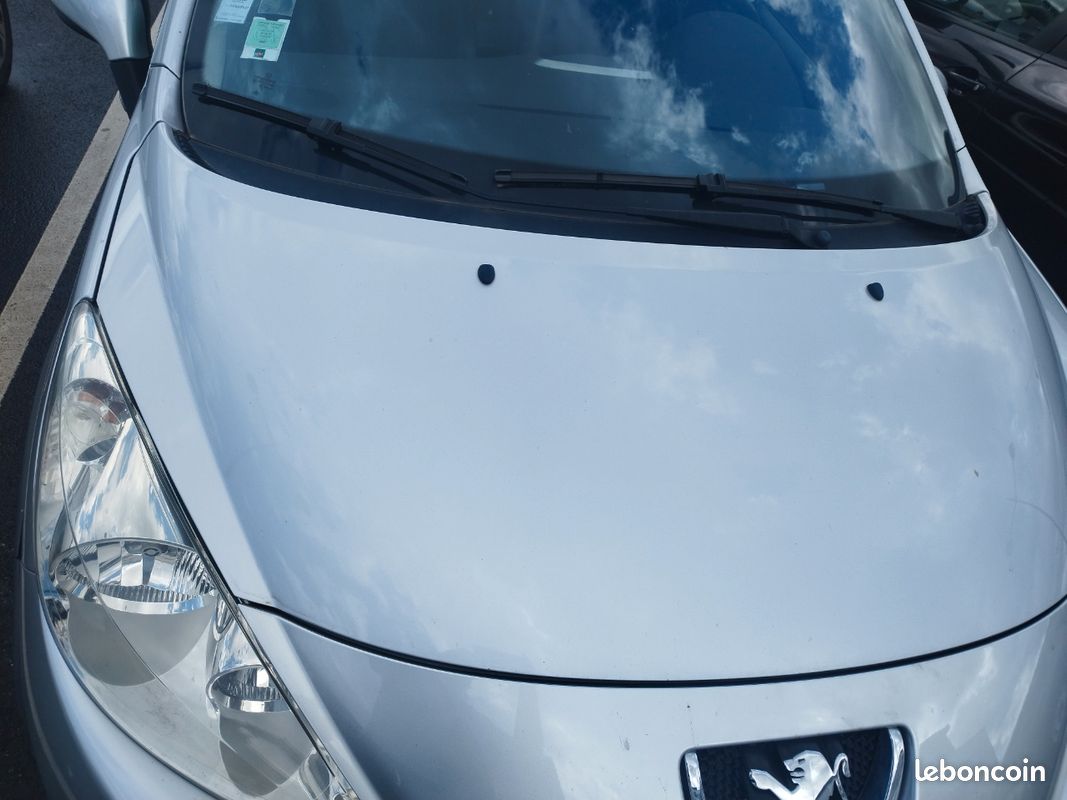 Capot Peugeot 207 gris Excellent État (image 2)