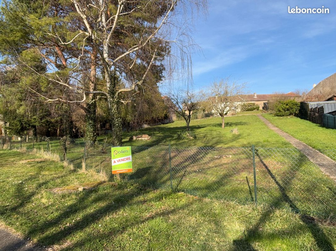 Terrain 1230 m² Bezaumont (image 1)