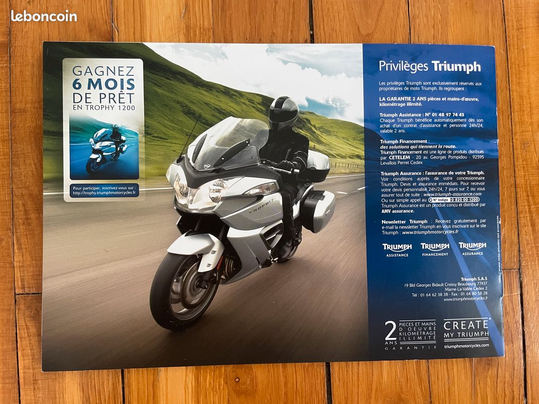 Triumph 1200 Trophy 2012 2 catalogues brochures avec les tarifs état neuf (image 5)