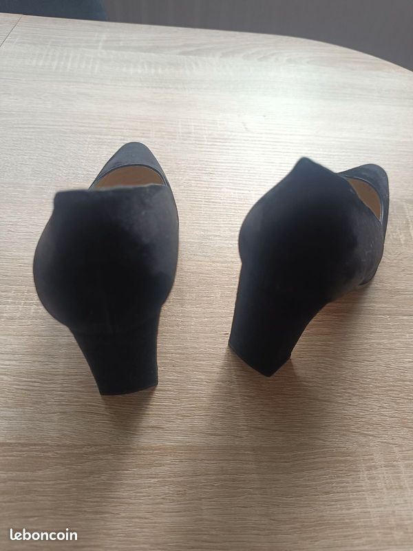 Chaussures Noir en Cuire NEUV (image 3)