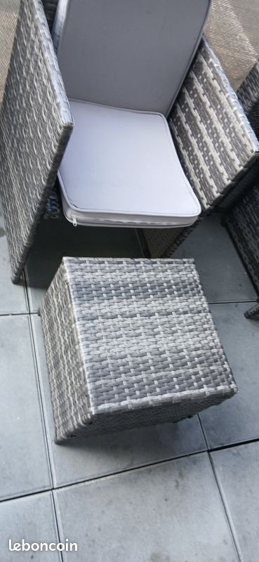 Table et pouf d'extérieur (image 2)