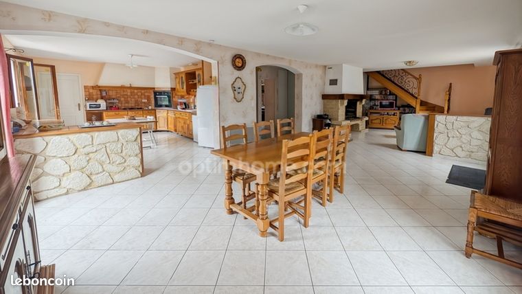 Maison 6 pièces 234 m²