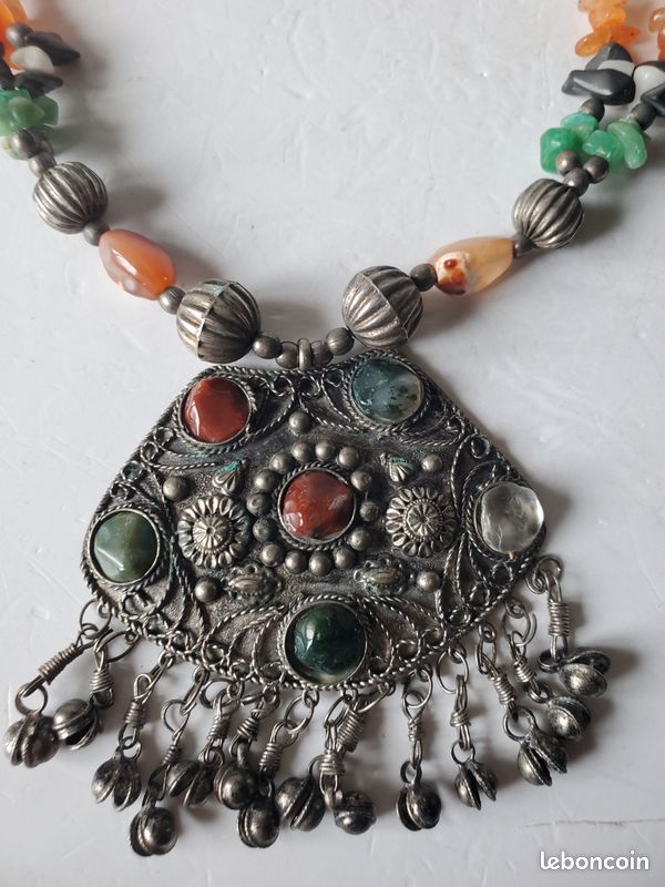 Collier Vintage Avec Pendentif Pierre Verte - Métal Argenté - Occasion Bon état - Sans Marque