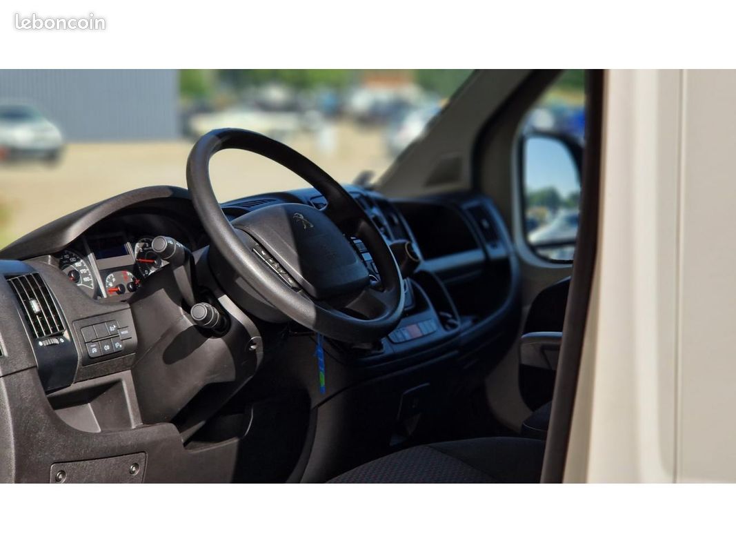 PEUGEOT BOXER Premium 333 L3H2 2.2 BlueHDi S&S - 140 (image 39)