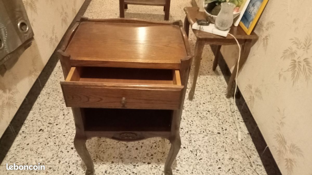 Guéridon d'accueil ou table type chevet (image 1)
