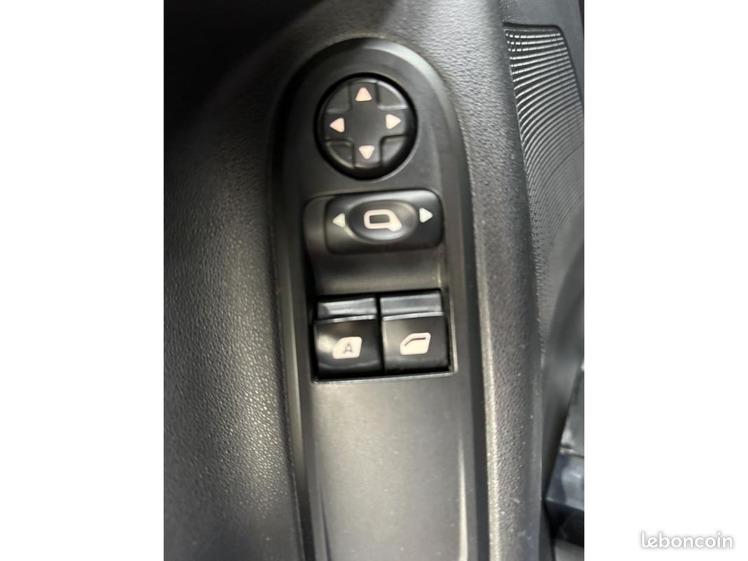 Citroen c3 1.6 bluehdi 75 confort business (image 10)