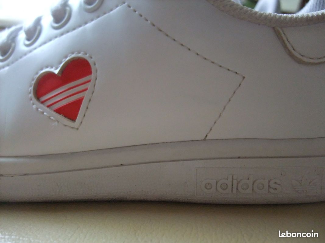 Baskets - ADIDAS - modèle Stan Smith - coeur rouge - 38 2/3 (image 3)