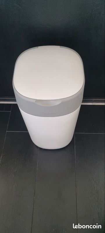 Poubelle à couches Tommee Tippee + 3 recharges – Très bon état (image 1)