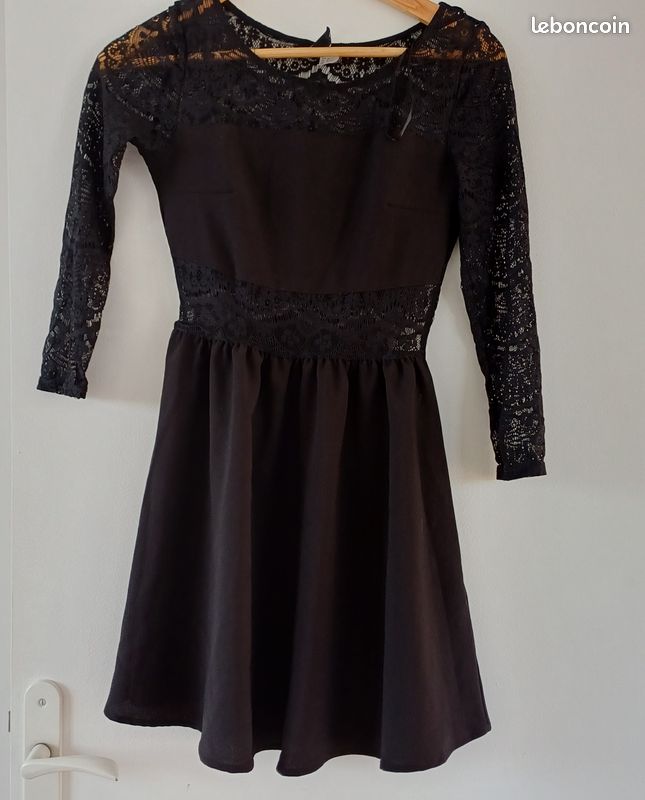 Petite Robe Noire En Dentelle Jennyfer - Taille M - Neuve Jamais Portée (sans étiquettes)