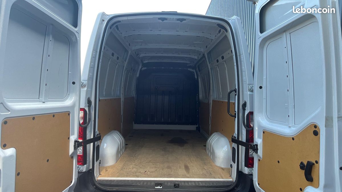 Renault master fourgon l2h2 blue dci 135 grand confort (image 14)