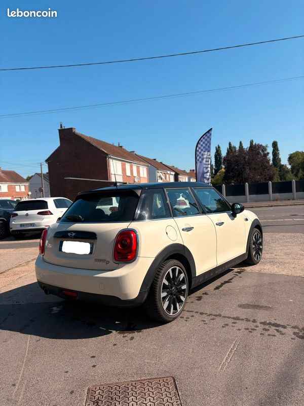 Mini Cooper D 116ch 2016 5 portes (image 3)