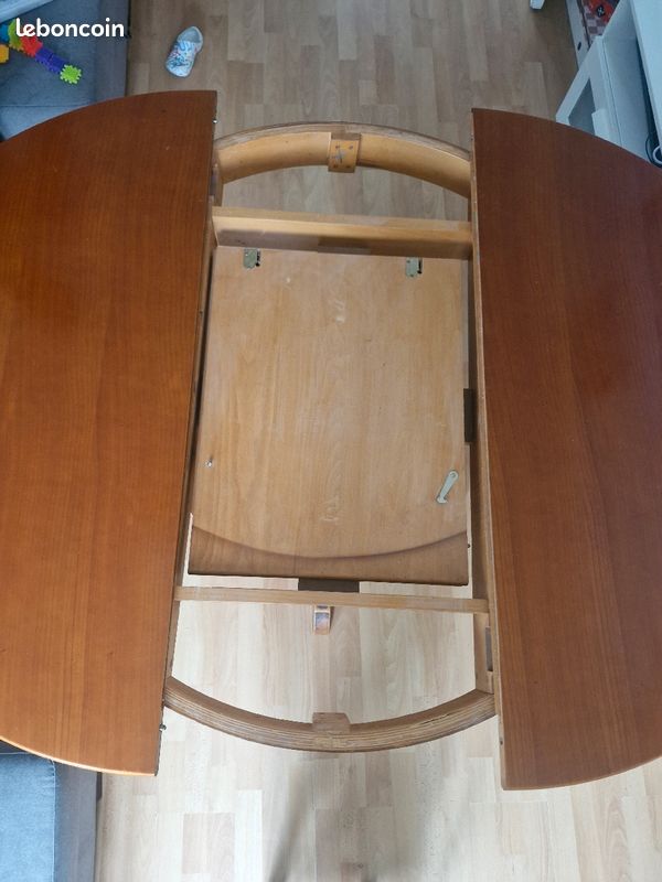 Table (image 3)