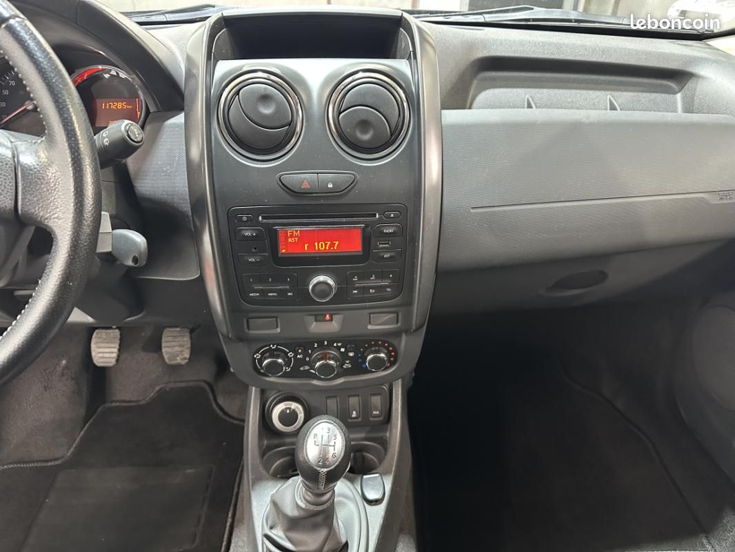 Dacia Duster 1.5 dCi 110 4x4 Lauréate +ATTELAGE (image 11)