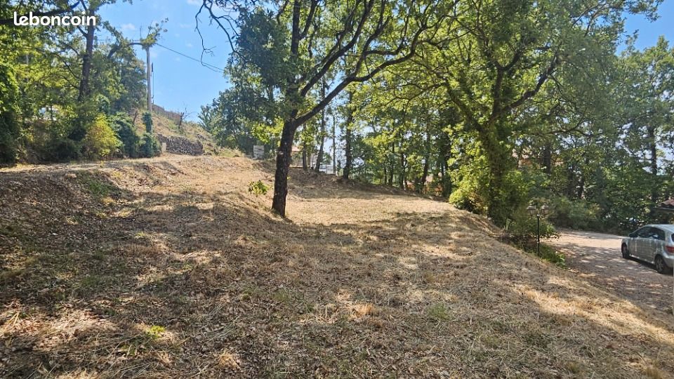 Terrain 747 m² · à Saint-Vallier-de-Thiey · 179 000 €