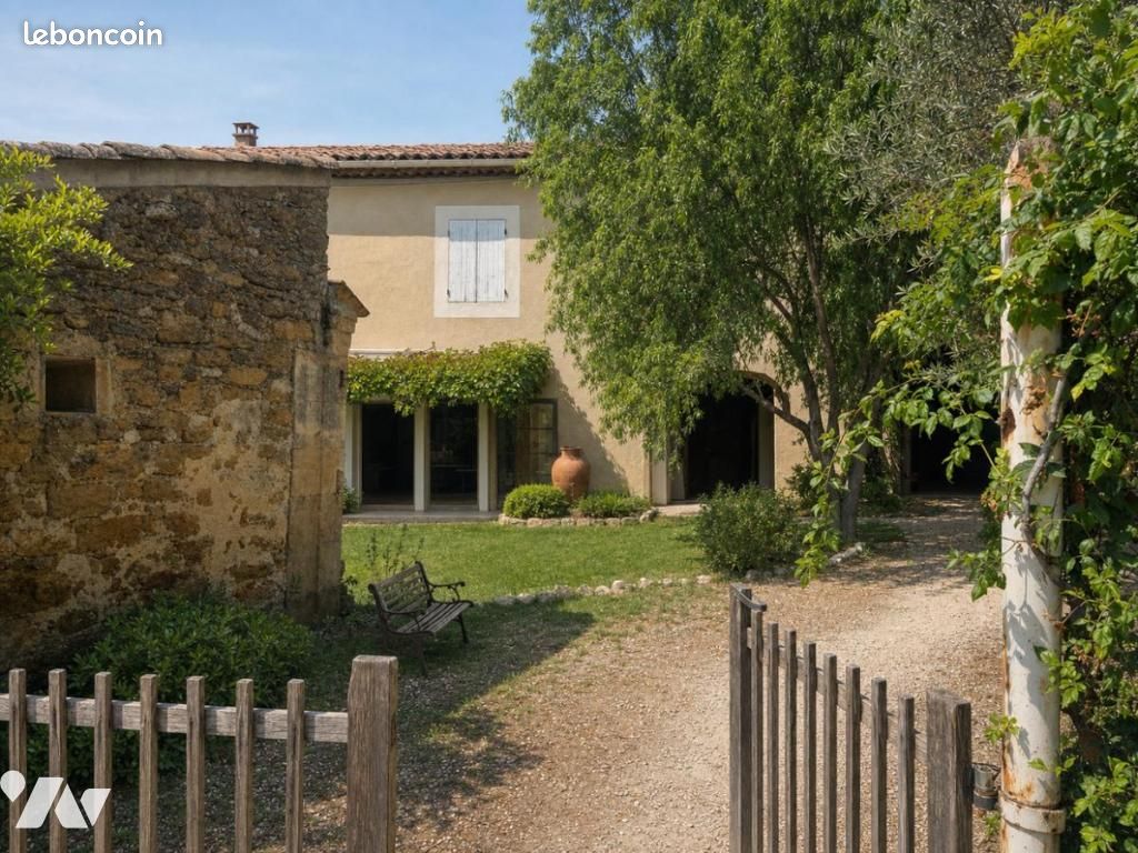 Maison 11 pièces 260 m² · à Grillon · 260 m² · 679 250 €
