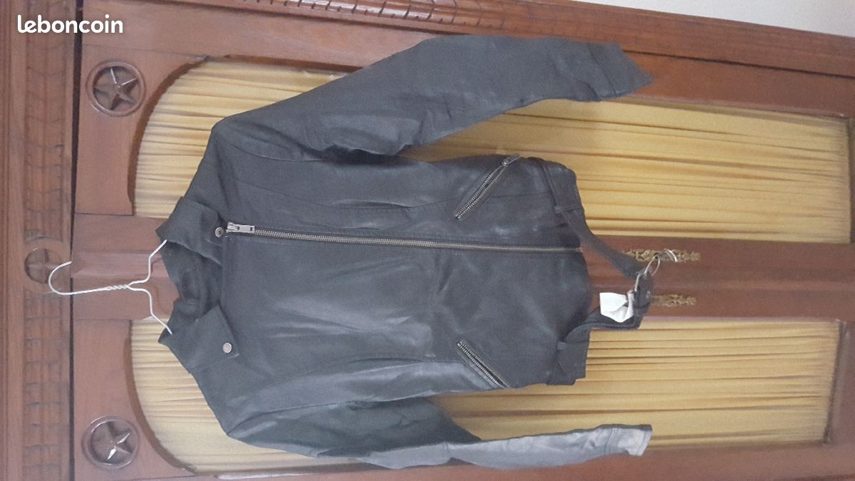 Vêtements plusieurs vêtements (blouson. Veste. Robe. Hauts.etc) 12.16.xs (image 3)
