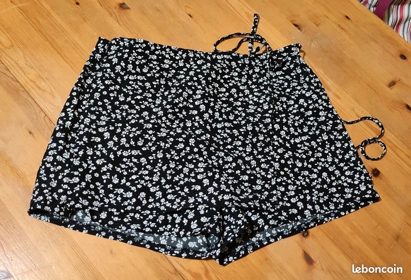 Mini jupe, tablier short fleuri femme Shein taille petite M (image 3)