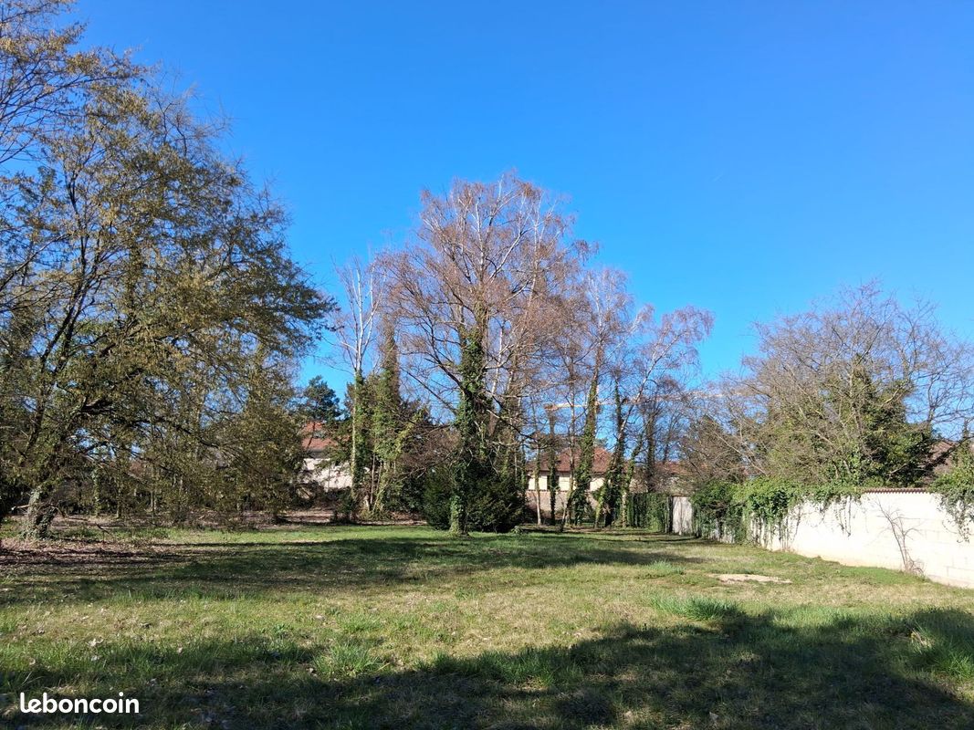 Terrain 380 m² · à Pont-de-Chéruy · 380 m² · 150 000 €