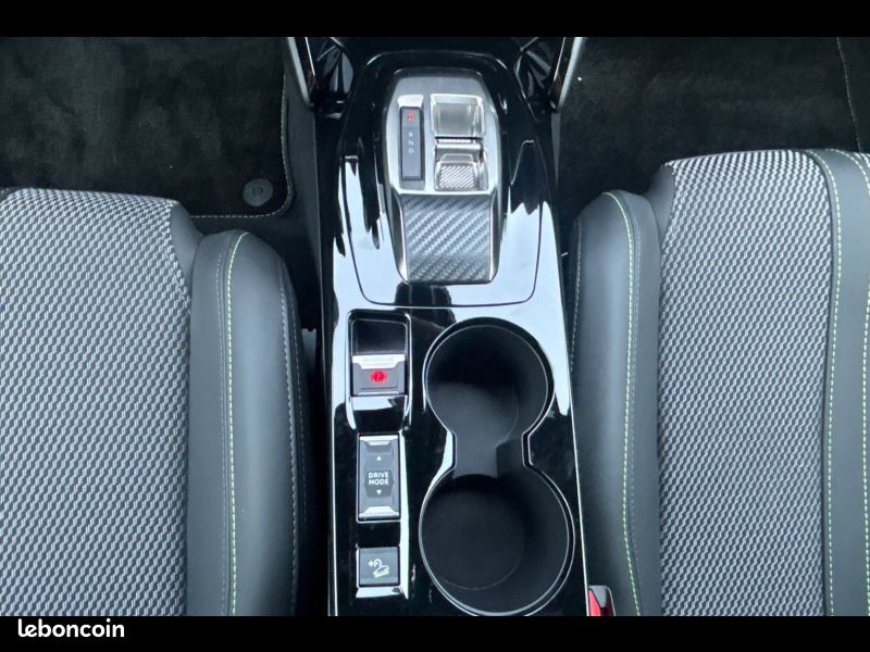 Peugeot 2008 Hybrid 145 e-DCS6 GT (image 19)