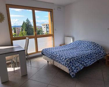 Location Studio Attique avec Terrasse 8m2