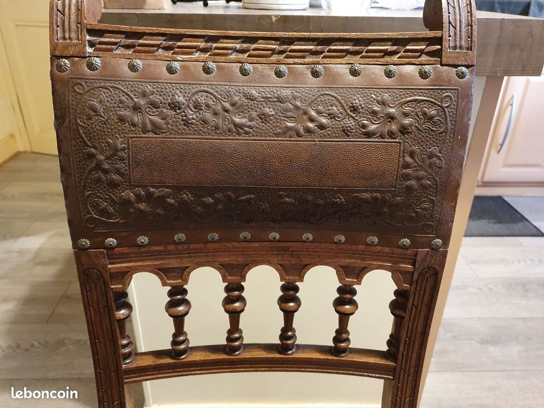 Chaises en bois et cuir style Henri II (image 4)