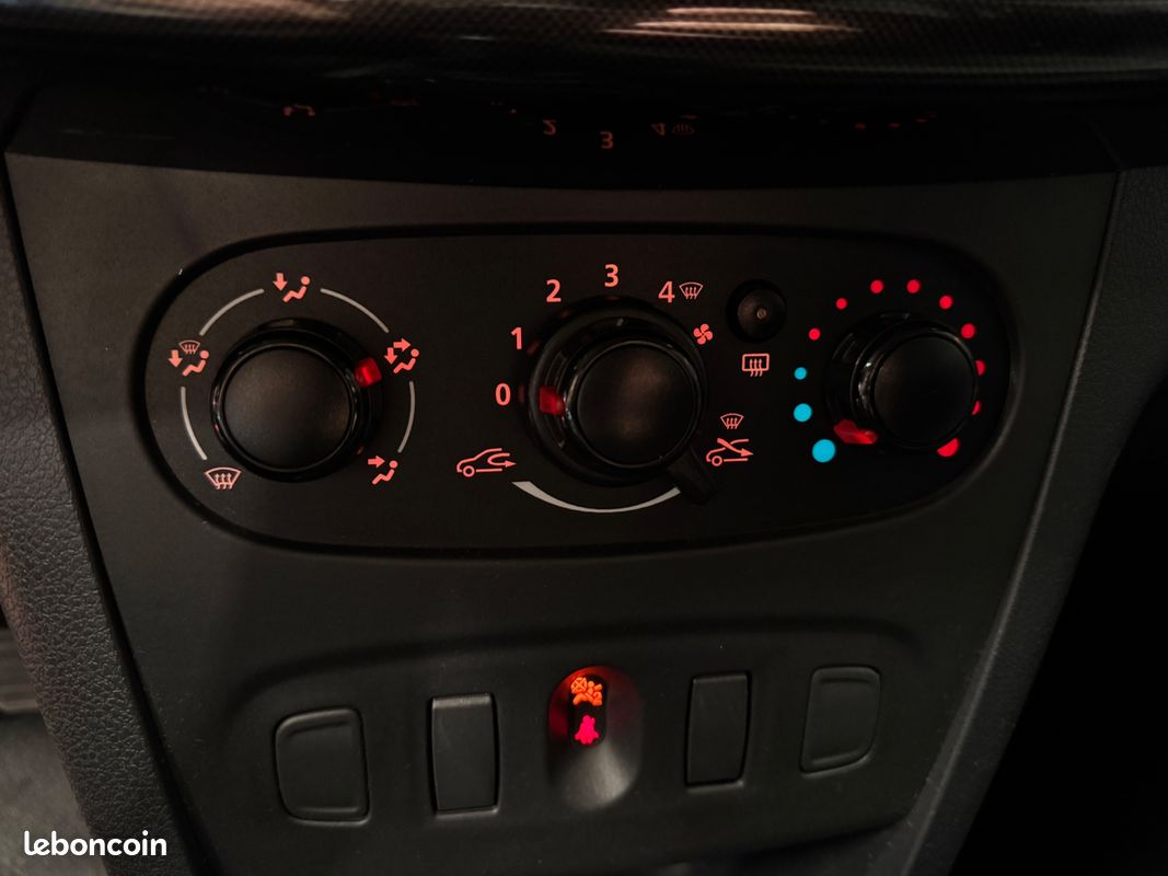 DACIA SANDERO 1.5 DCI 75Ch - AMBIANCE - CLIM - BLUETOOTH - ENTRETIEN CONSTRUCTEUR - GARANTIE 6 MOIS (image 25)