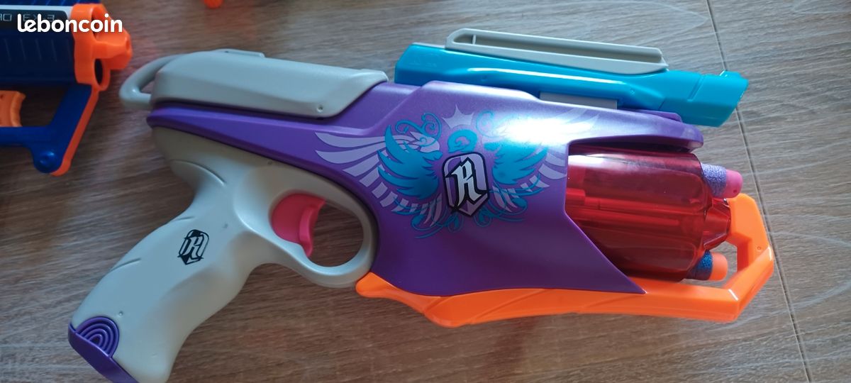 Lot pistolets+ cible NERF (image 9)
