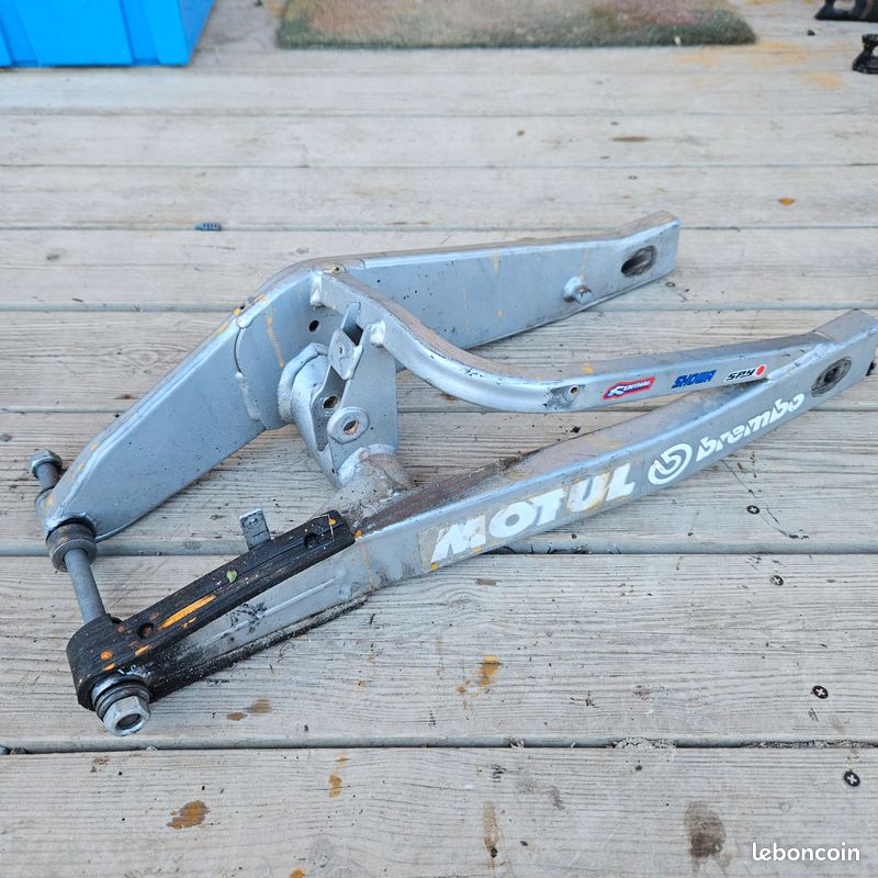 Diabolos de bras oscillant avec platine Aprilia RS4 125 ie