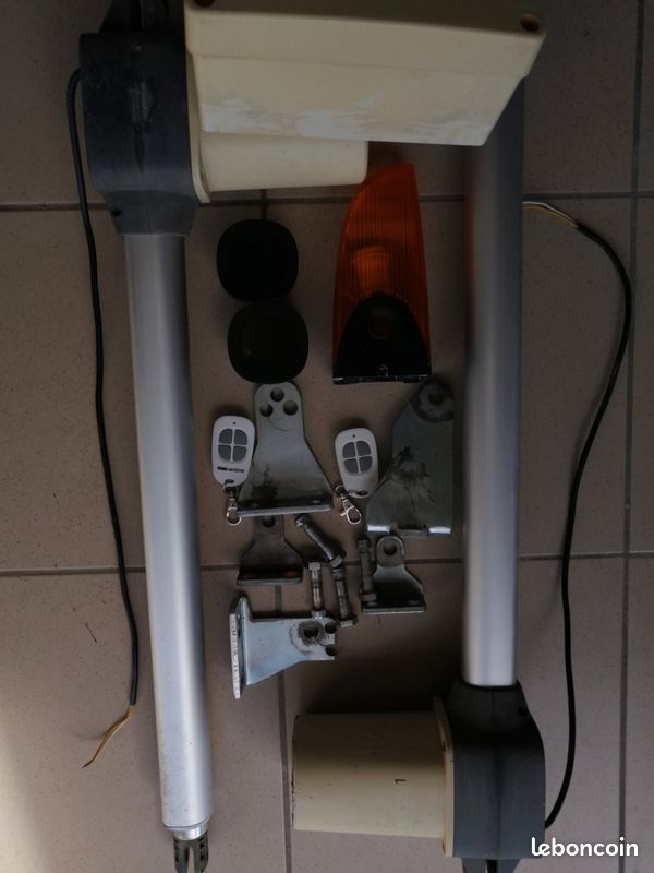 Motorisation à vérins pour portail battant Sentinel SCS1 24 Volts (image 3)