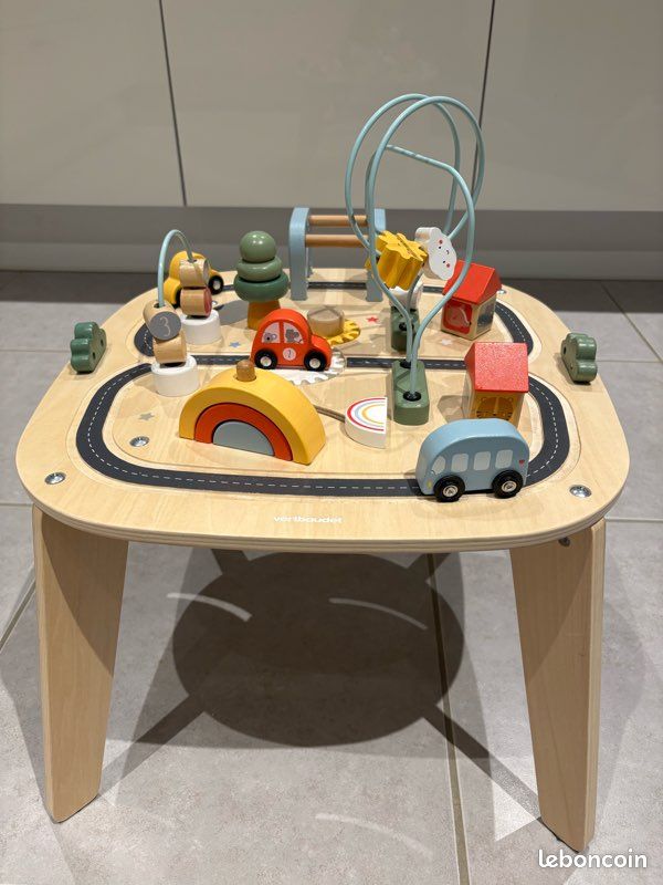 Table d’activité circuit voitures en bois (image 1)