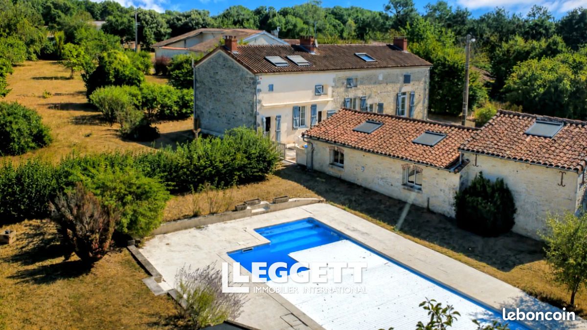 Maison 6 pièces 181 m² · à Cellefrouin · 181 m² · 286 200 €