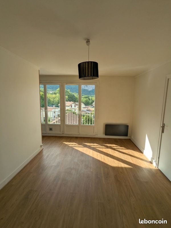 Appartement 3 pièces 46 m² · à Le Pont-de-Claix · 46 m² · 650 €/mois