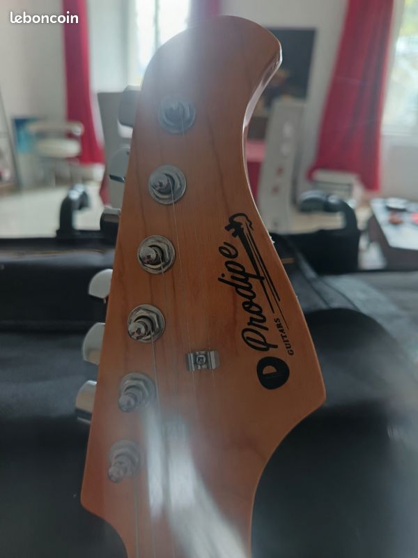 Guitare strato caster Prodipe + son case + pied + jack + accordeur neuf (image 2)