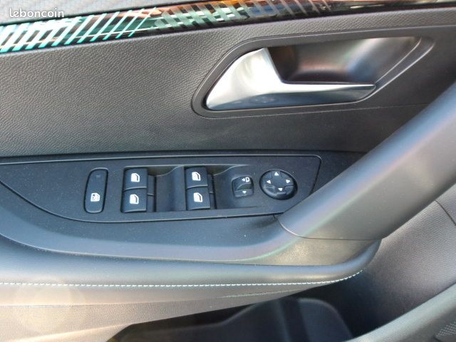 Peugeot 2008 PureTech 130 S&S EAT8 Allure (image 19)
