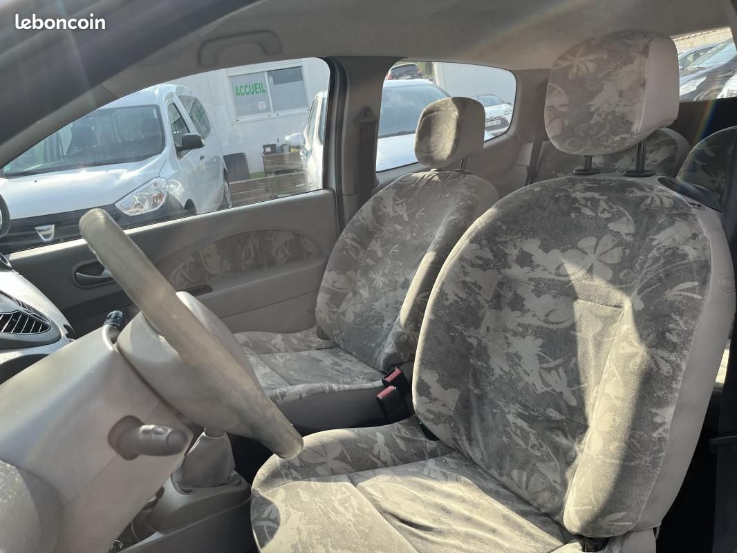 Renault Twingo II 1.5 dCi 65 eco2 Expression (image 8)